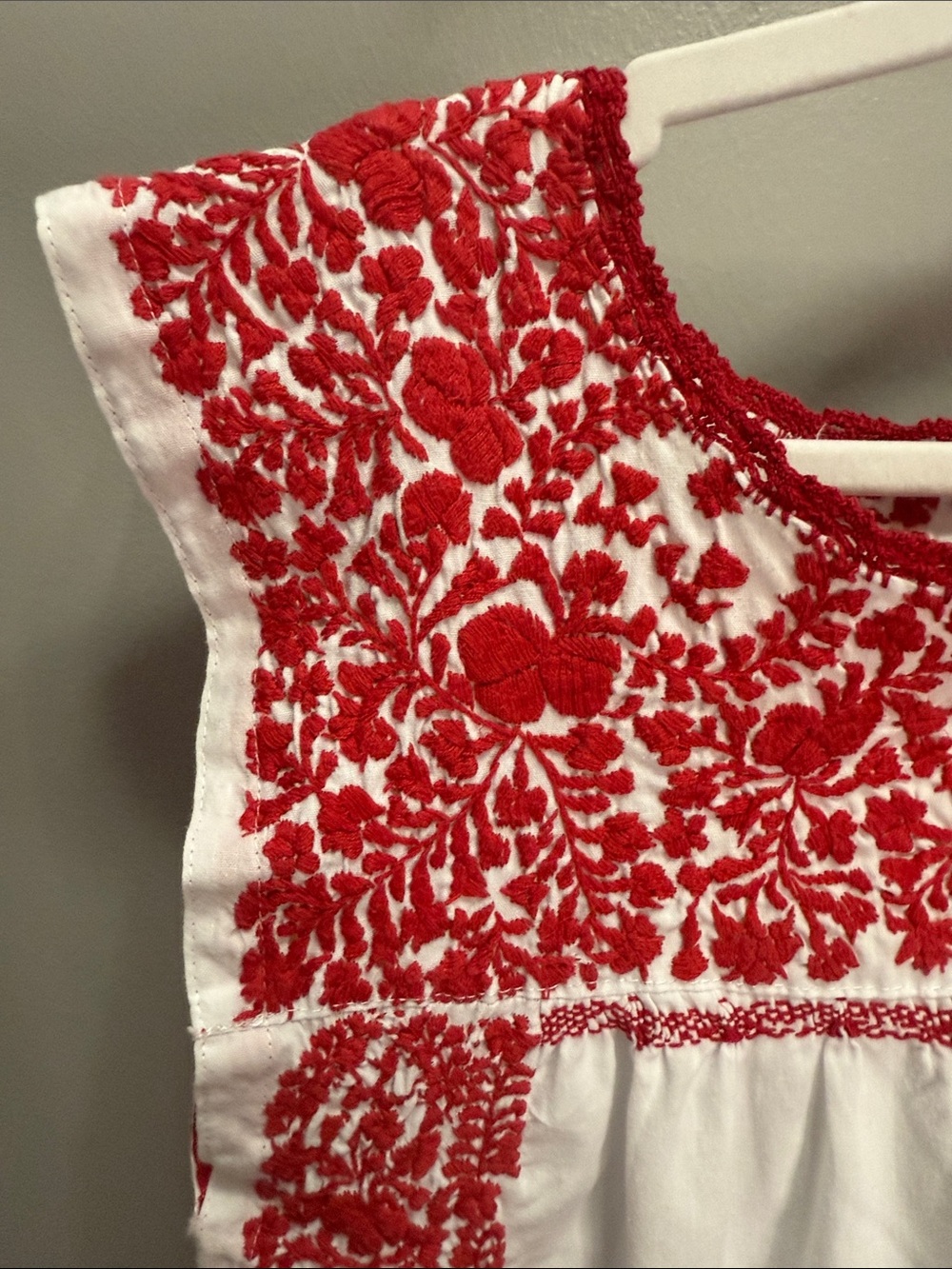MI GOLONDRINA SOLEDAD RED-FLORAL
BLOUSE🌹🍓🍒 - Picture 3 of 4